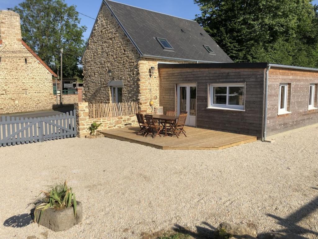 Charmante Maison De Campagne En Pierres Et Bois Sartilly-Baie-Bocage Zewnętrze zdjęcie