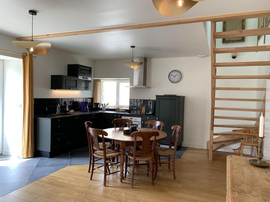 Charmante Maison De Campagne En Pierres Et Bois Sartilly-Baie-Bocage Zewnętrze zdjęcie